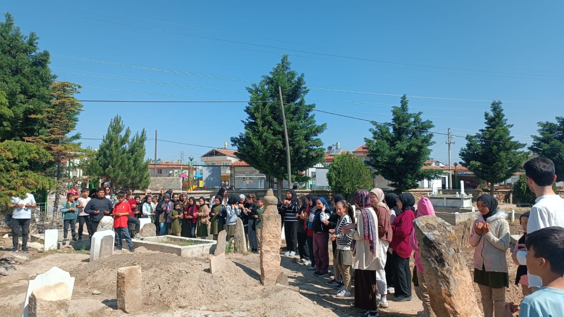 Arife Günü Şehit Mezarlığı Ziyareti